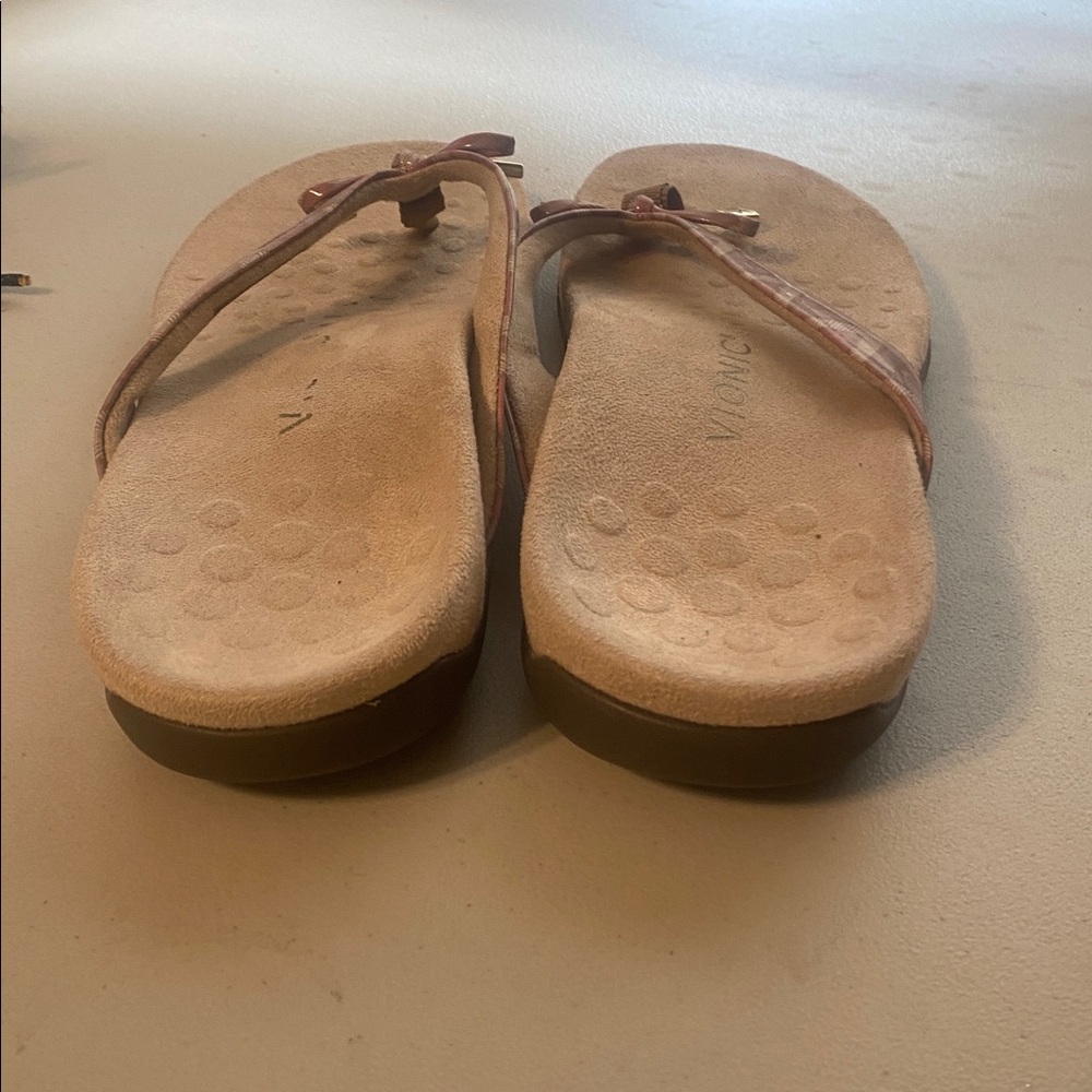 Vionic Bella Flip Flops - Picture 4 of 5